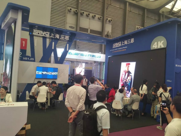 上海三思展臺(tái)現(xiàn)場
