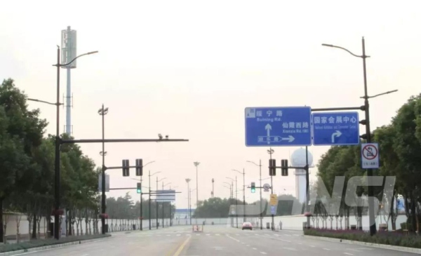 上海進(jìn)博會多桿合一保障交通安全暢通