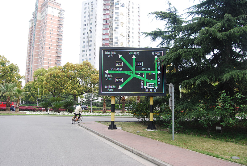 智能交通信號燈,LED顯示屏,優(yōu)化車流引導(dǎo)