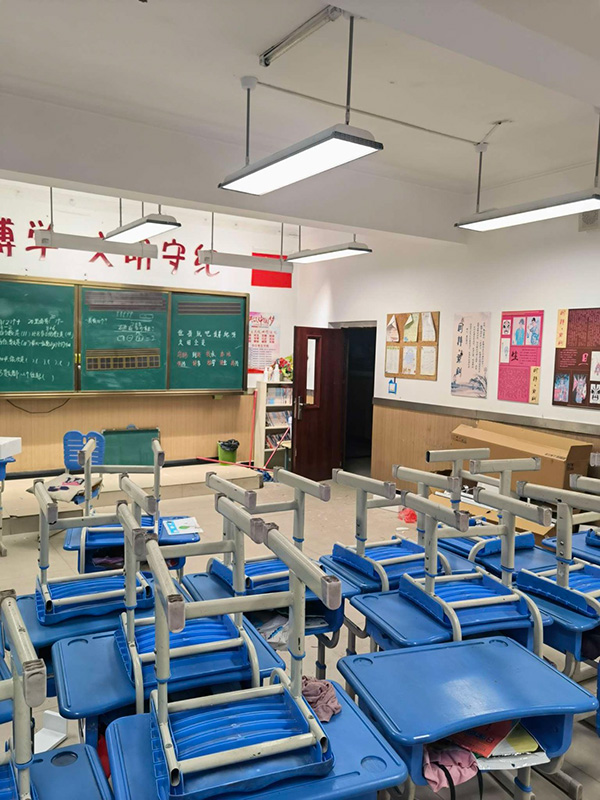 教室黑板燈應(yīng)該根據(jù)哪些因素去選購?