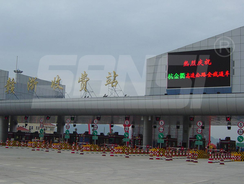 智能路況監(jiān)控系統(tǒng),搭載,可變信息情報板,提升駕駛安全體驗,LED誘導(dǎo)屏