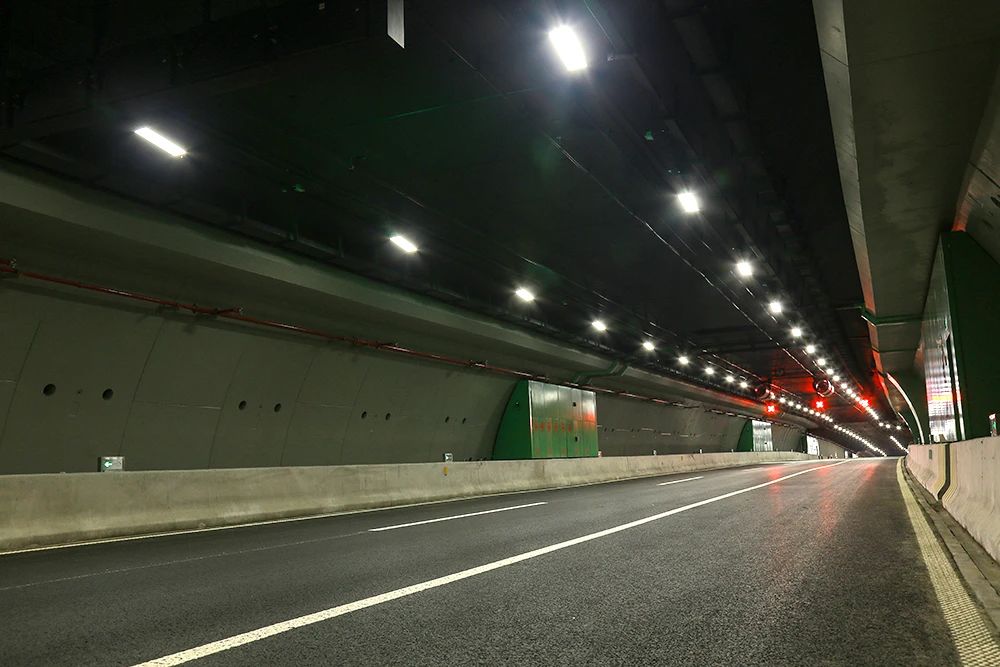 點亮,上海,東西大通道,全國至少,2500條隧道,跟閔行,這家企業(yè),相關