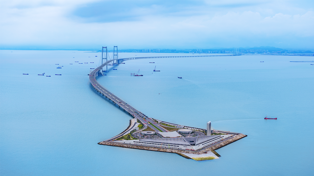 港珠澳大橋,開(kāi)通六周年,三思LED產(chǎn)品,高效穩(wěn)定運(yùn)行,報(bào)告